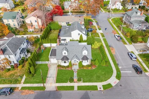 1096 Hunter Avenue Pelham NY 10803