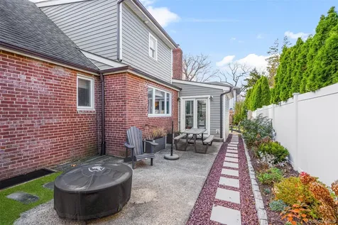 1096 Hunter Avenue Pelham NY 10803
