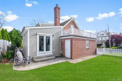 1096 Hunter Avenue Pelham NY 10803