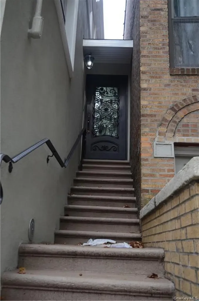 235 E 235th Street Bronx NY 10470