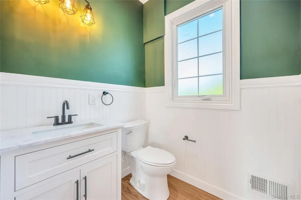 123 Cayuga Avenue Deer Park NY 11729