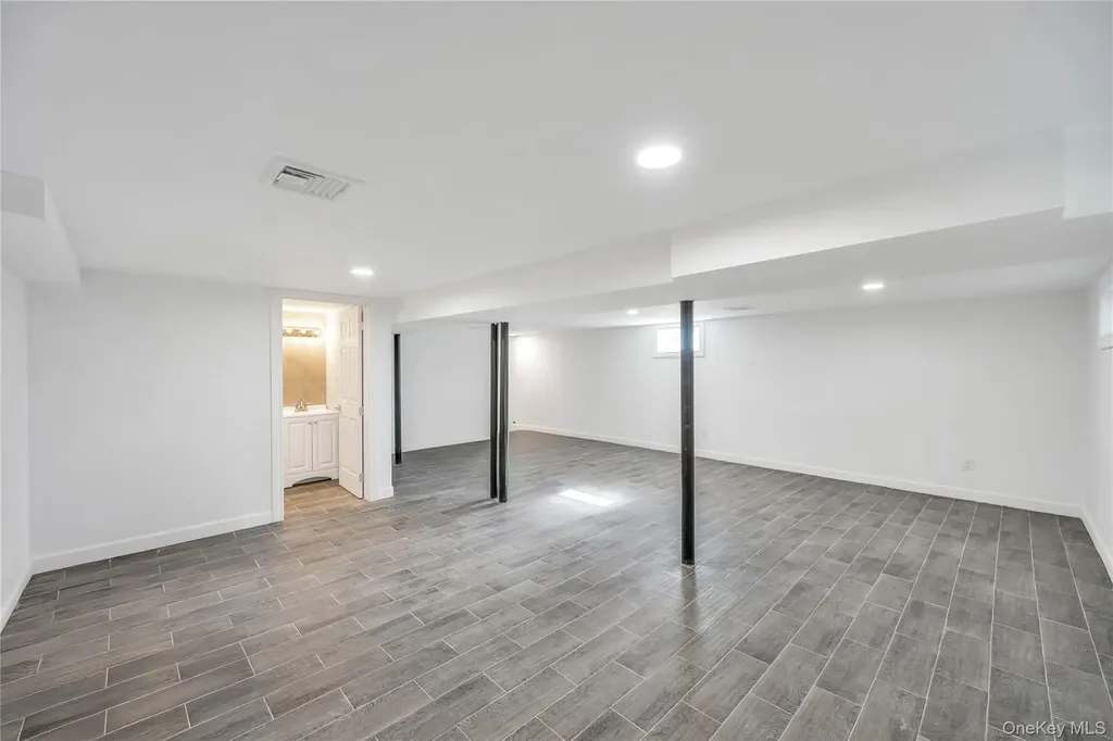 123 Cayuga Avenue Deer Park NY 11729