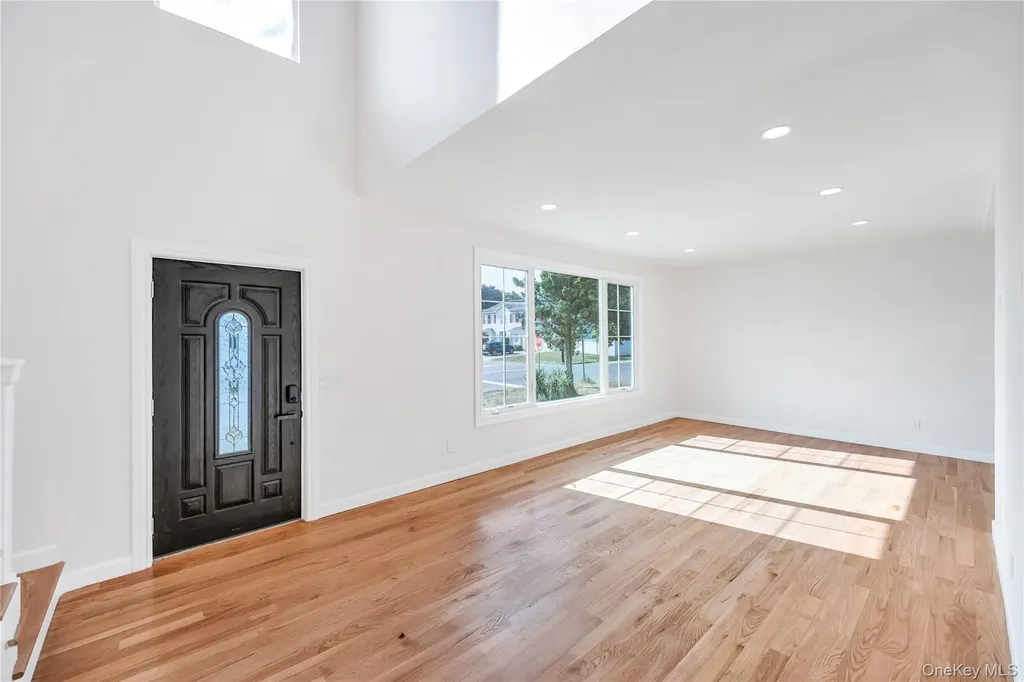 123 Cayuga Avenue Deer Park NY 11729
