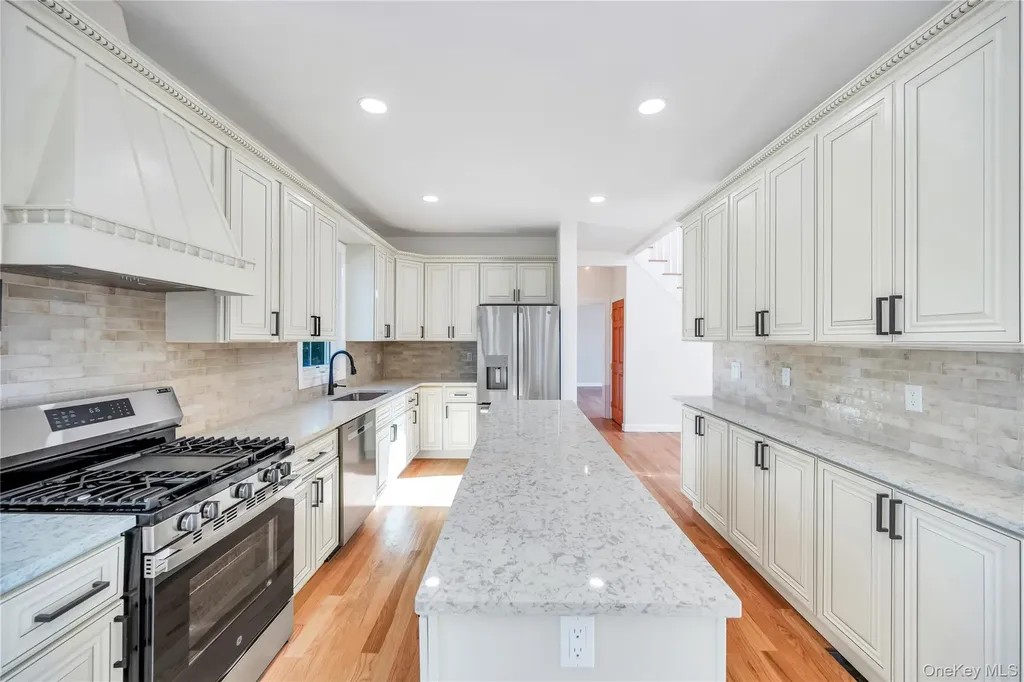 123 Cayuga Avenue Deer Park NY 11729