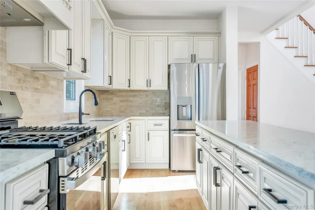 123 Cayuga Avenue Deer Park NY 11729