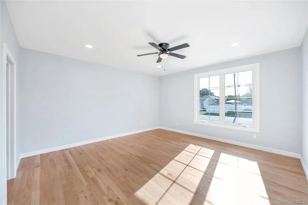 123 Cayuga Avenue Deer Park NY 11729