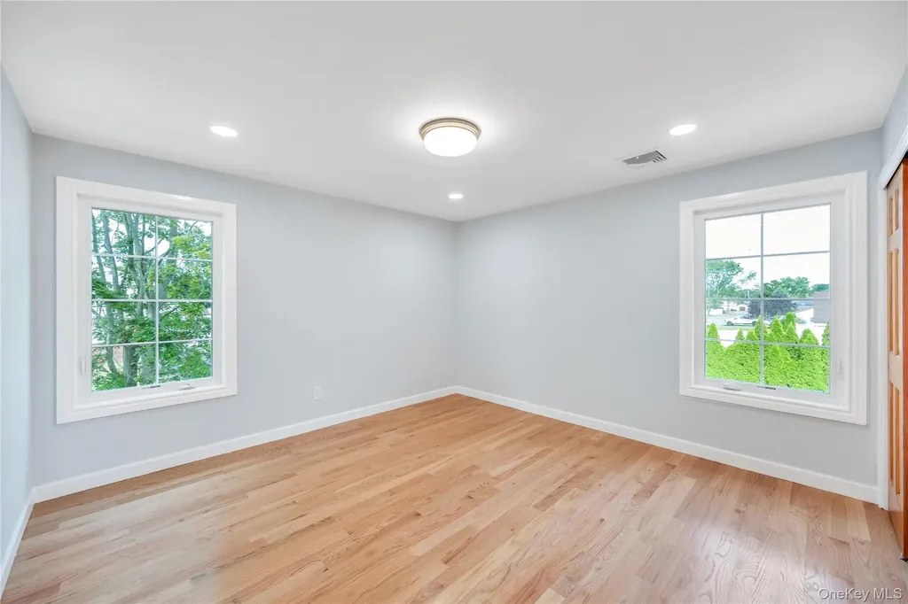 123 Cayuga Avenue Deer Park NY 11729