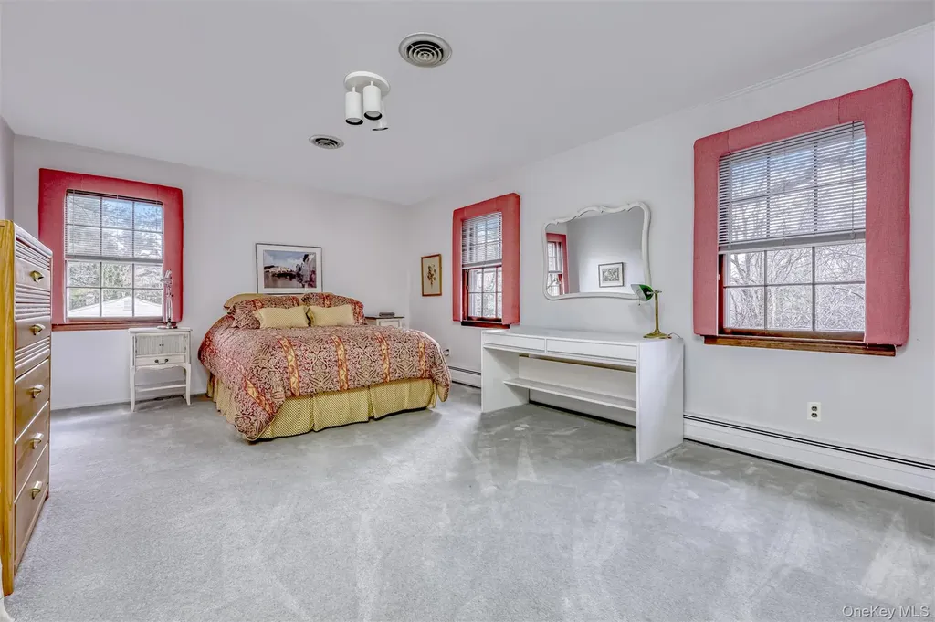16 Kings Gate Road Suffern NY 10901