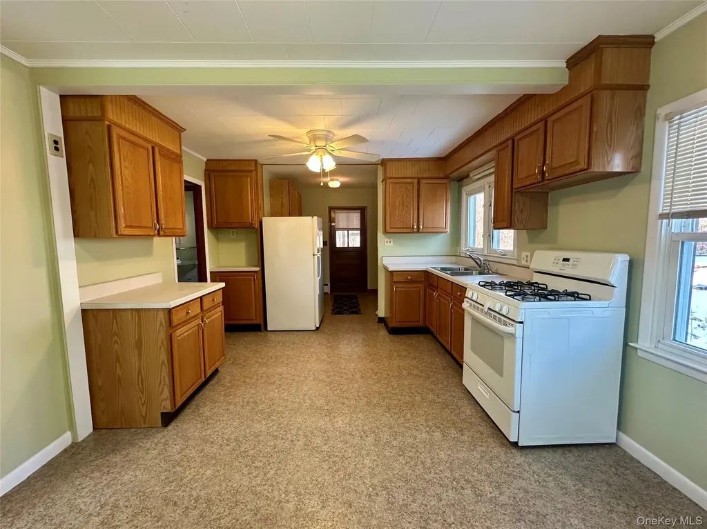 111 Round Hill Road Florida NY 10921