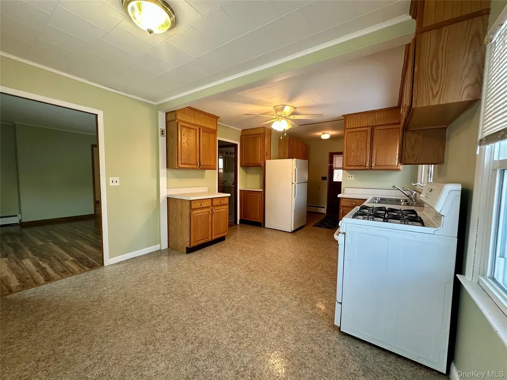 111 Round Hill Road Florida NY 10921