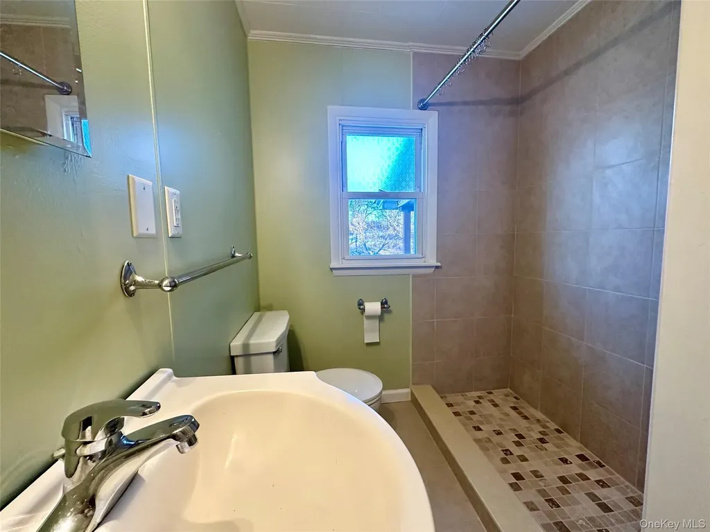 111 Round Hill Road Florida NY 10921
