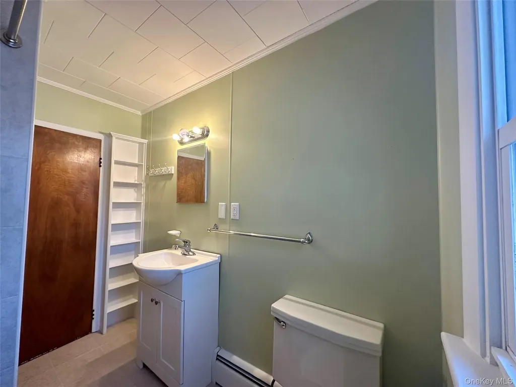 111 Round Hill Road Florida NY 10921