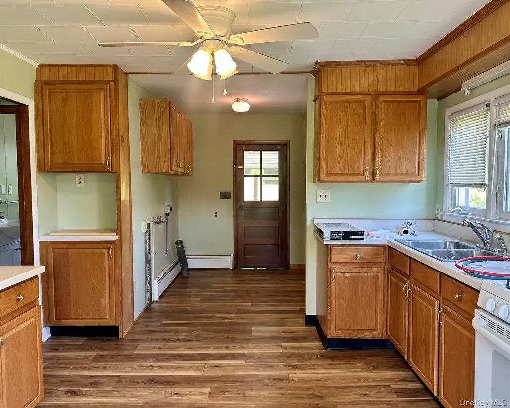 111 Round Hill Road Florida NY 10921