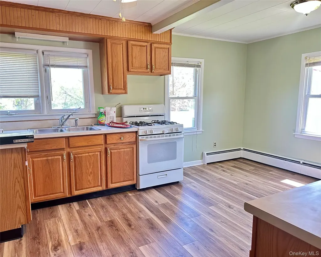 111 Round Hill Road Florida NY 10921