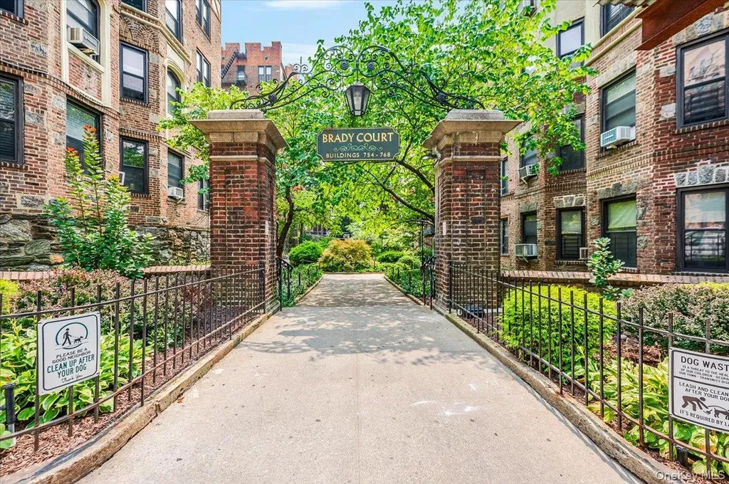 758 Brady Bronx NY 10462