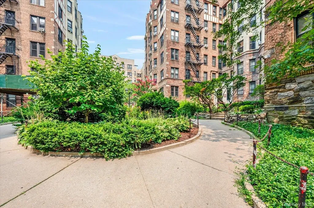 758 Brady Bronx NY 10462