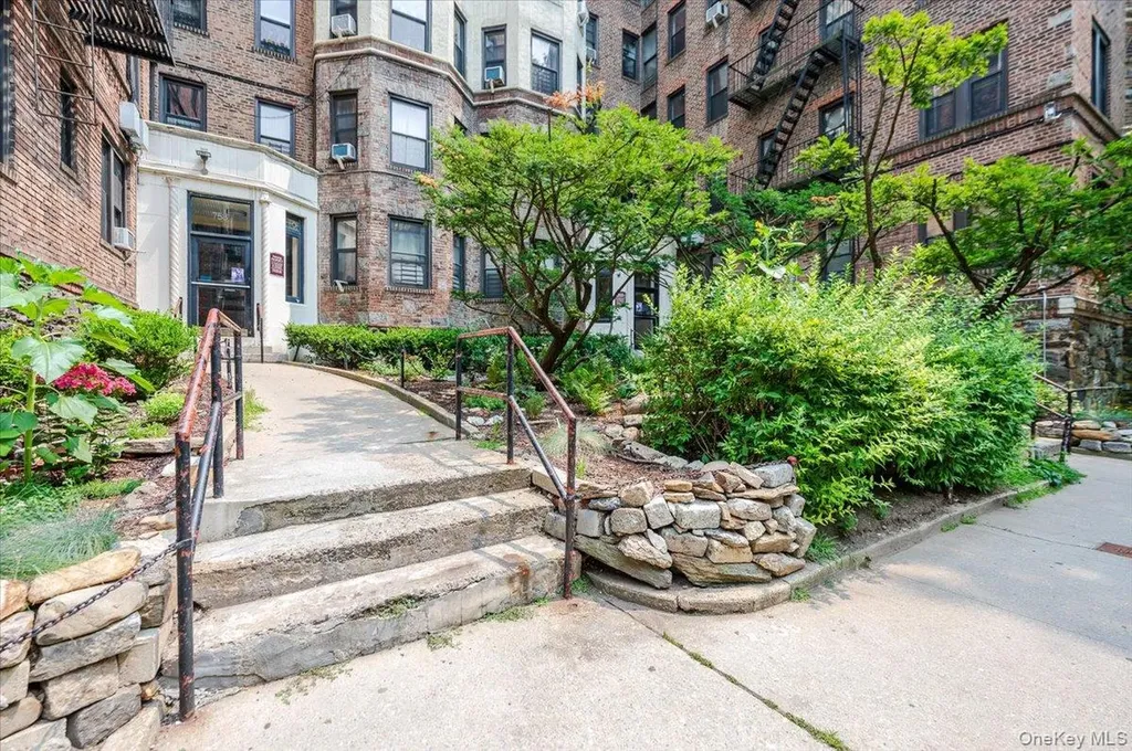 758 Brady Bronx NY 10462