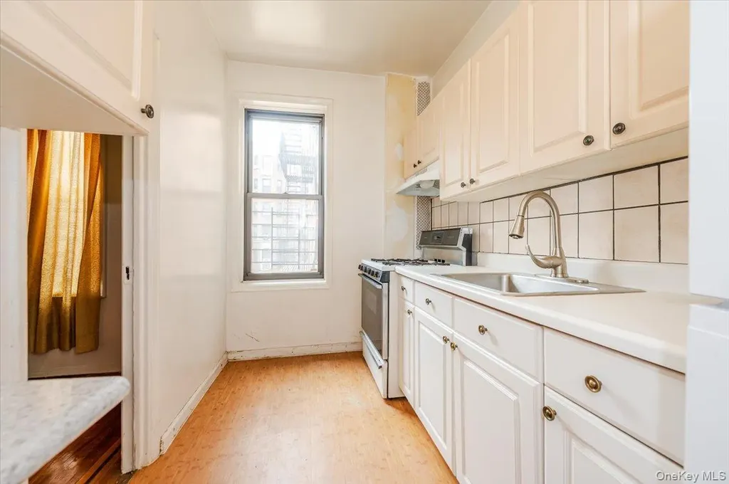 758 Brady Bronx NY 10462