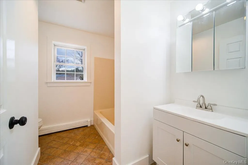 43 North Road Tillson NY 12486