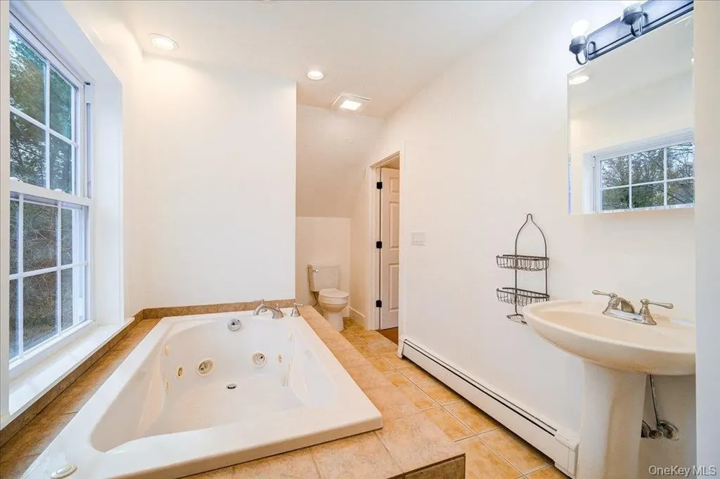 43 North Road Tillson NY 12486