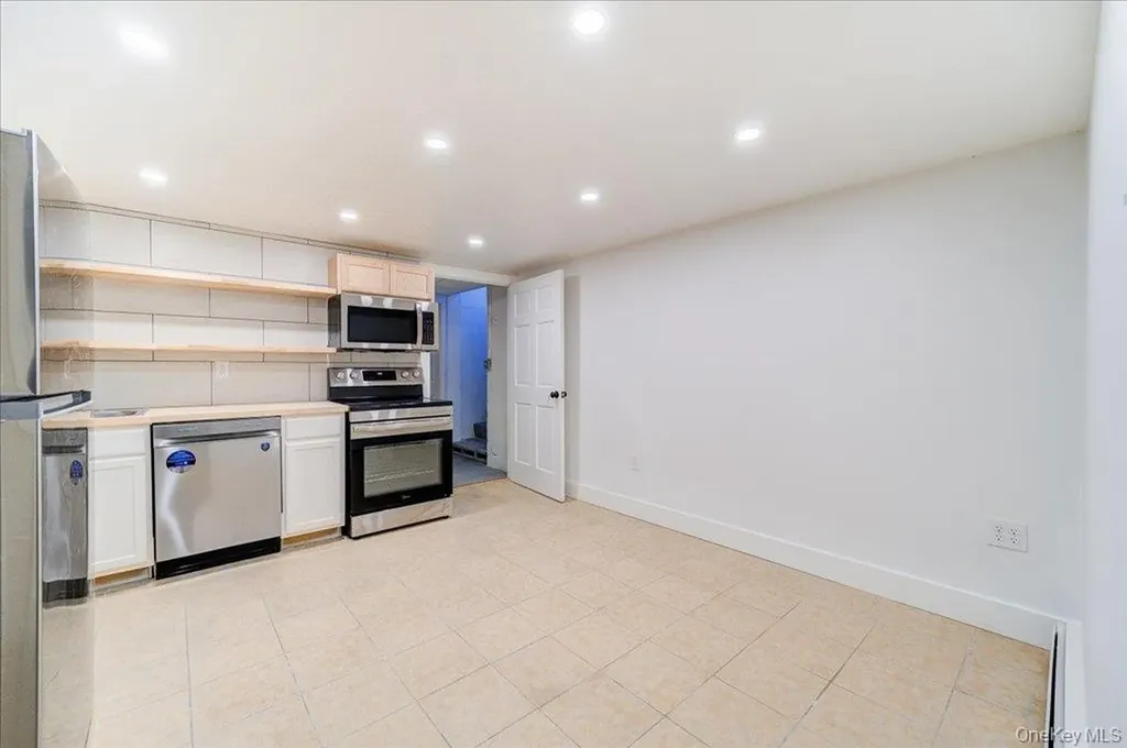 43 North Road Tillson NY 12486