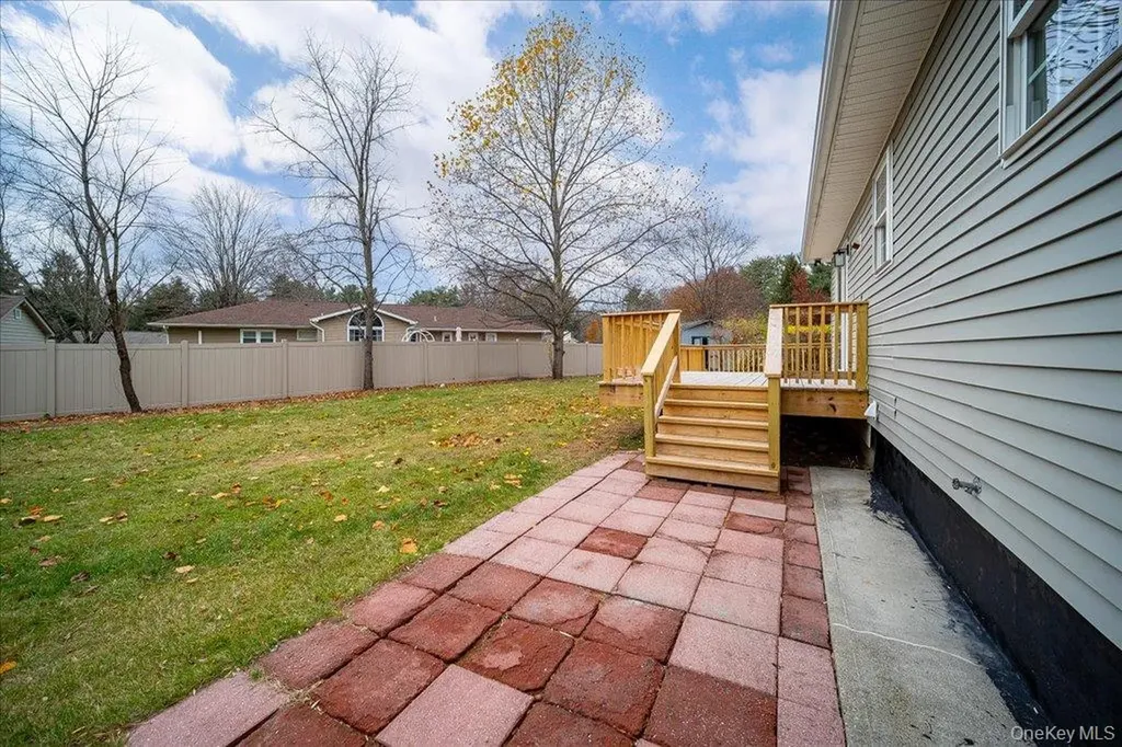 43 North Road Tillson NY 12486