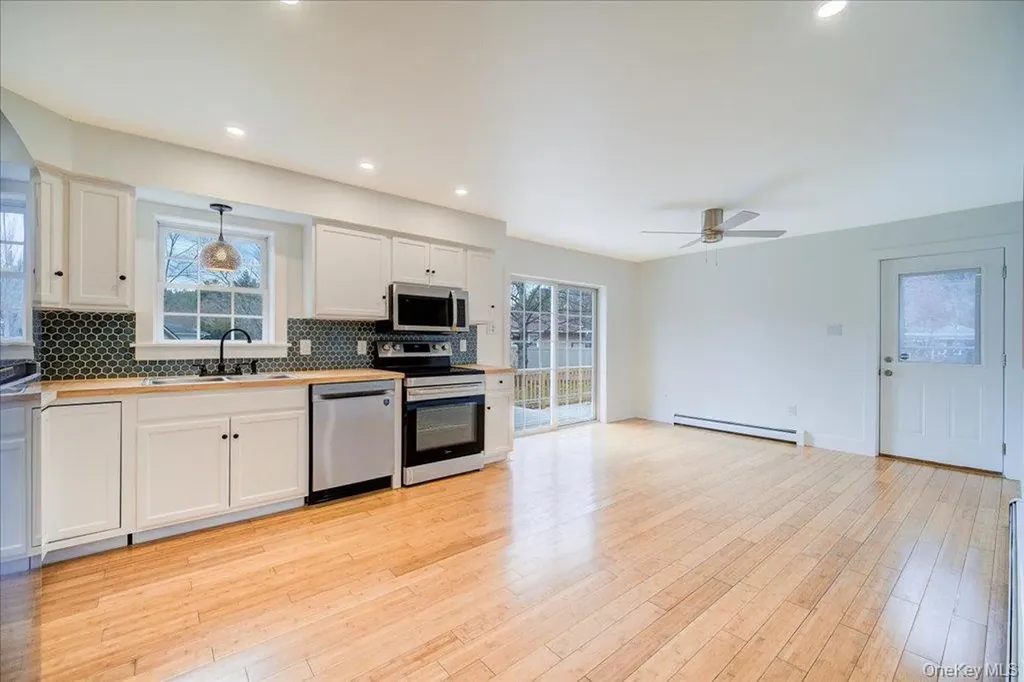 43 North Road Tillson NY 12486