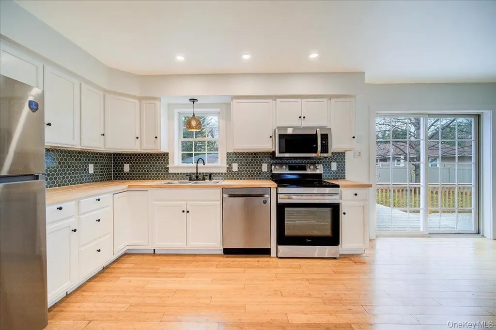 43 North Road Tillson NY 12486