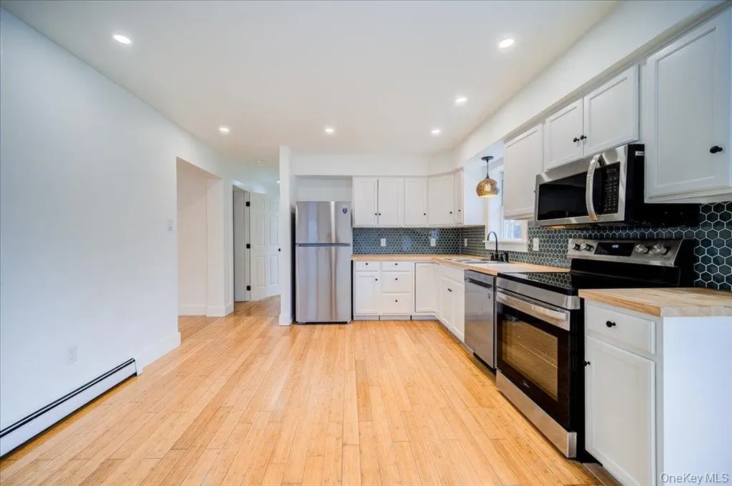 43 North Road Tillson NY 12486