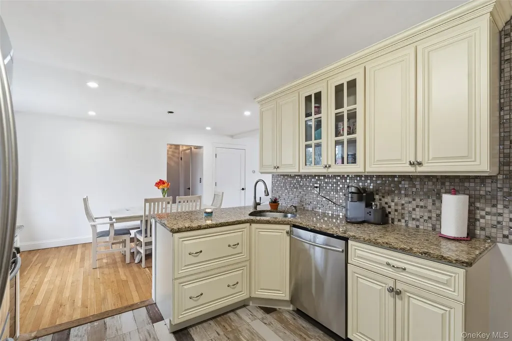 22 Hovenkamp Avenue Nanuet NY 10954