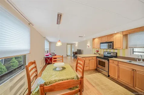 91 Village Circle W Manorville NY 11949