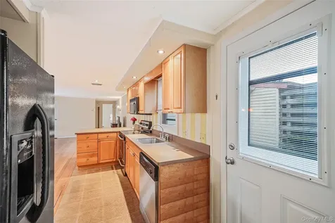 91 Village Circle W Manorville NY 11949