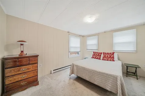 91 Village Circle W Manorville NY 11949