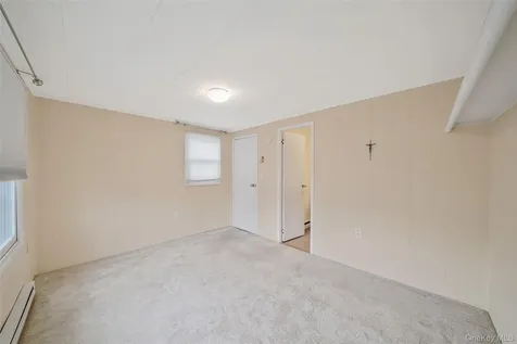 91 Village Circle W Manorville NY 11949