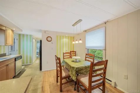 91 Village Circle W Manorville NY 11949