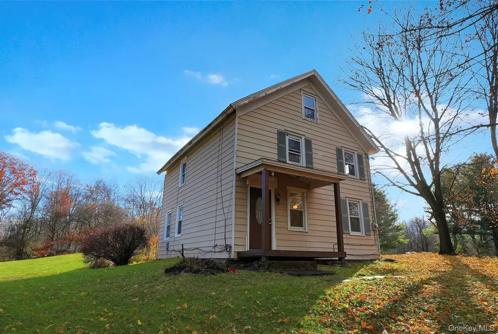 284 S Quaker Lane Hyde Park NY 12538