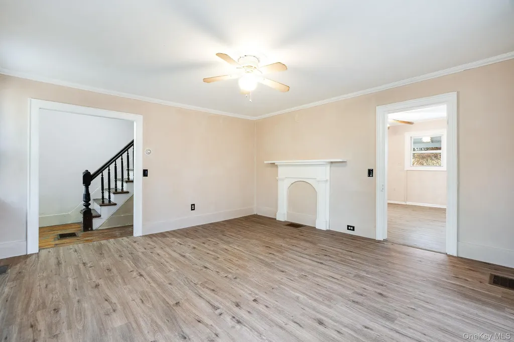 284 S Quaker Lane Hyde Park NY 12538