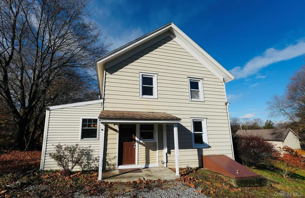 284 S Quaker Lane Hyde Park NY 12538