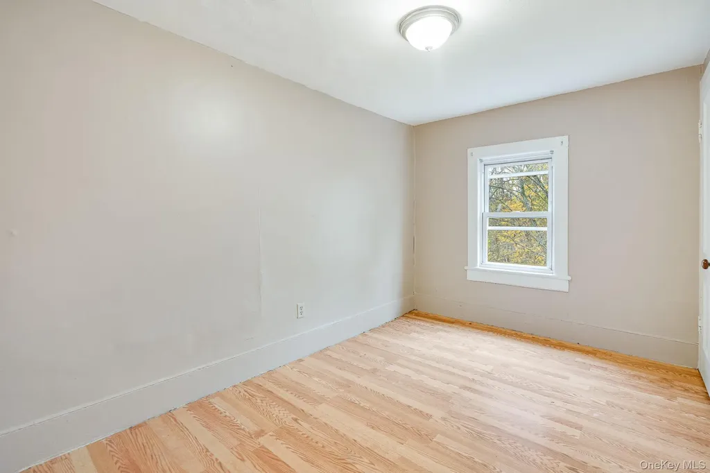 284 S Quaker Lane Hyde Park NY 12538