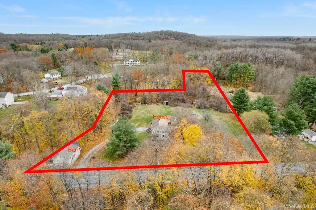 284 S Quaker Lane Hyde Park NY 12538