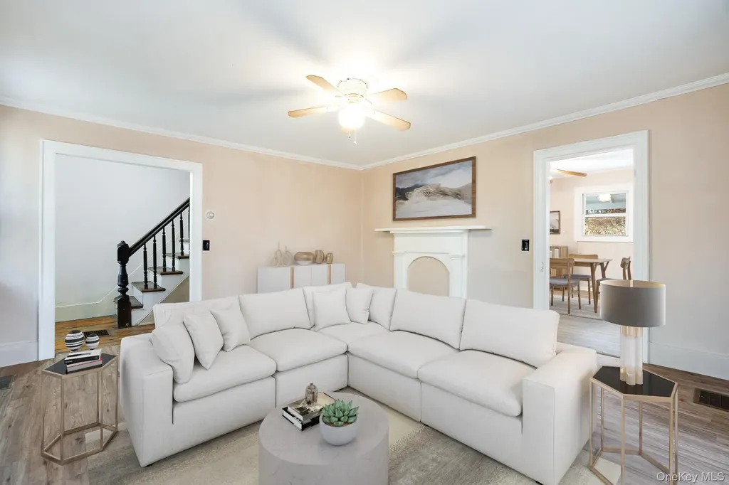 284 S Quaker Lane Hyde Park NY 12538