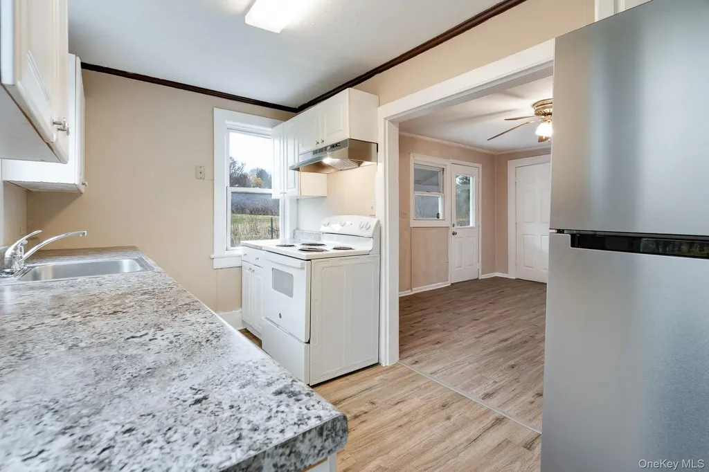 284 S Quaker Lane Hyde Park NY 12538