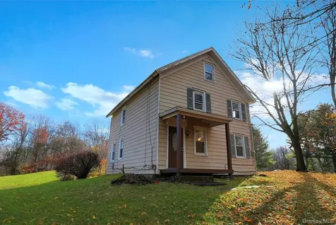 284 S Quaker Lane Hyde Park NY 12538
