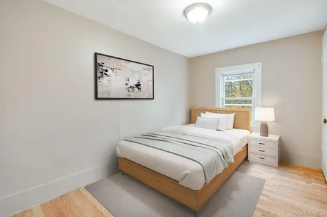 284 S Quaker Lane Hyde Park NY 12538