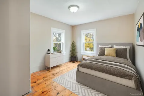 284 S Quaker Lane Hyde Park NY 12538