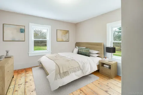 284 S Quaker Lane Hyde Park NY 12538