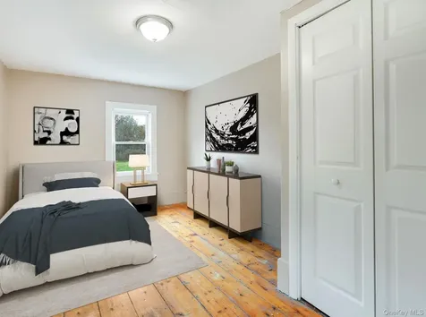 284 S Quaker Lane Hyde Park NY 12538