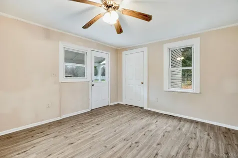 284 S Quaker Lane Hyde Park NY 12538