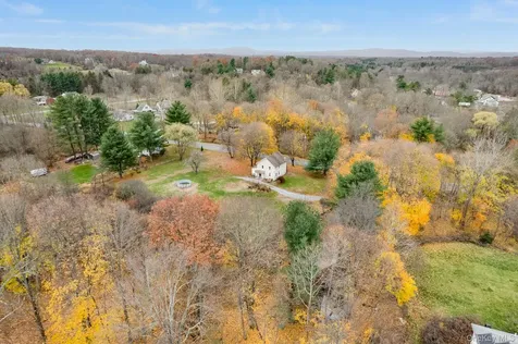 284 S Quaker Lane Hyde Park NY 12538