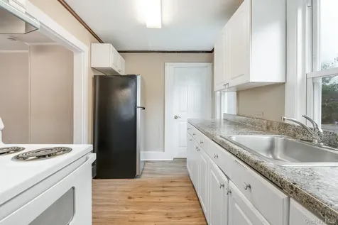 284 S Quaker Lane Hyde Park NY 12538